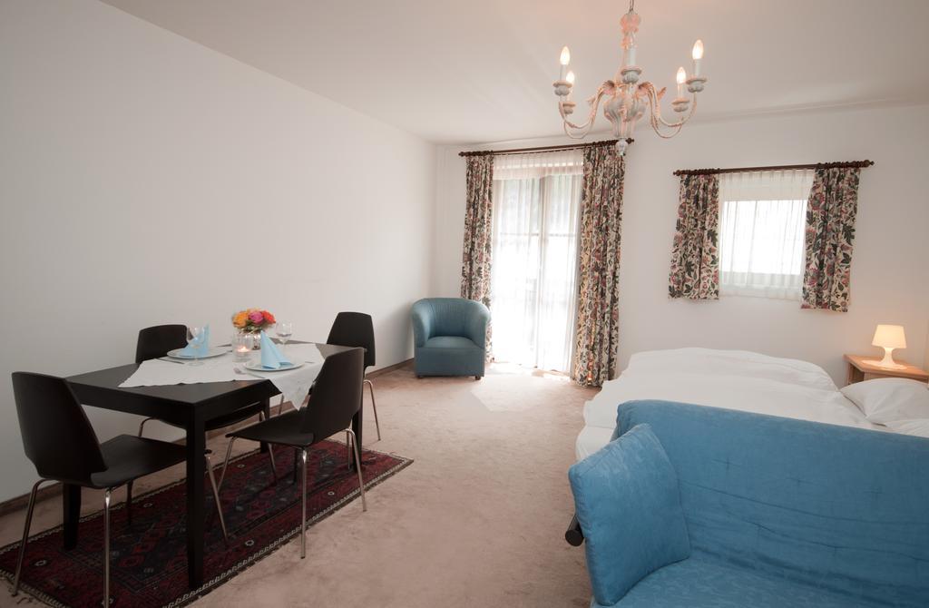 Gasthaus Gasthof Dorfkrug Fulpmes Zimmer foto